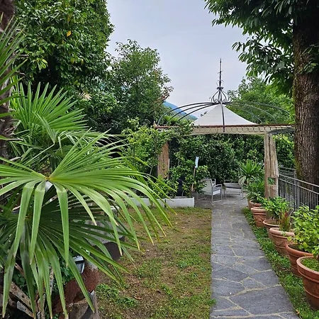 Holiday home Mid Of Nature ' Bella Vista Maggiore Mit Traumhaften Seeblick, Terrasse Und Grossen Garten