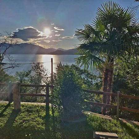 Mid Of Nature ' Bella Vista Maggiore Mit Traumhaften Seeblick, Terrasse Und Grossen Garten Prázdninový dům Ghiffa